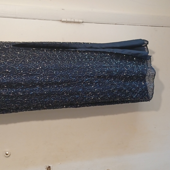 Cache Gown - Picture 15 of 16